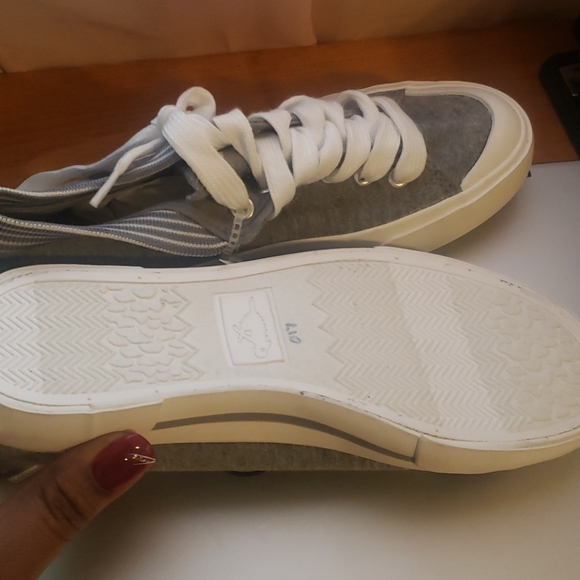 Shoe - Picture 3 of 3